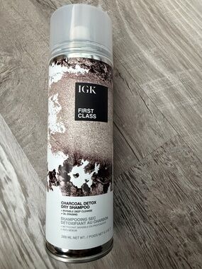 IGK First Class Charcoal Detox Dry Shampoo